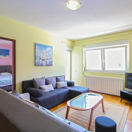 Jadranka 2400 דירה *