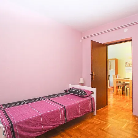 Jadranka 2400 דירה *