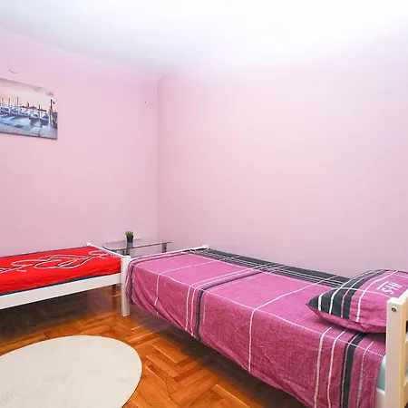 Jadranka 2400 פולה