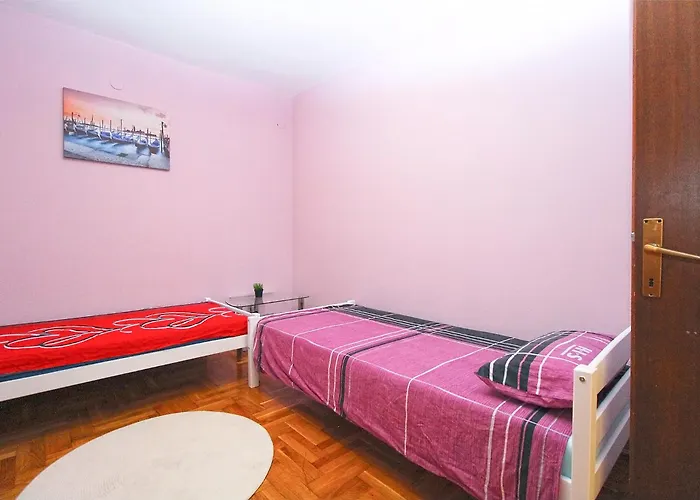 Jadranka 2400 פולה