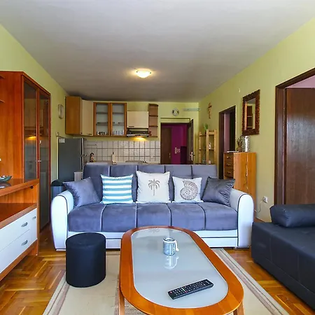 Jadranka 2400 Apartman *